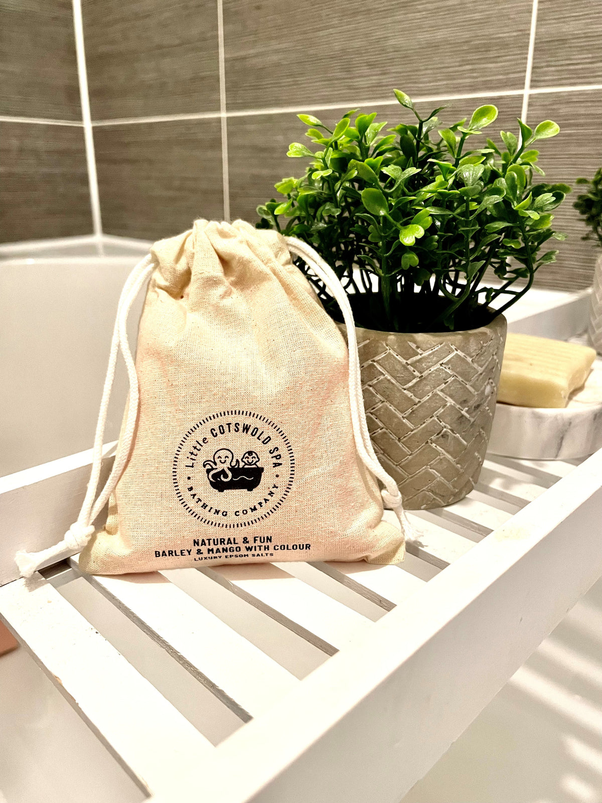 Natural & Fun Epsom Salts Cotton Pouch (Yellow Bath) with Barley & Mango (250g)